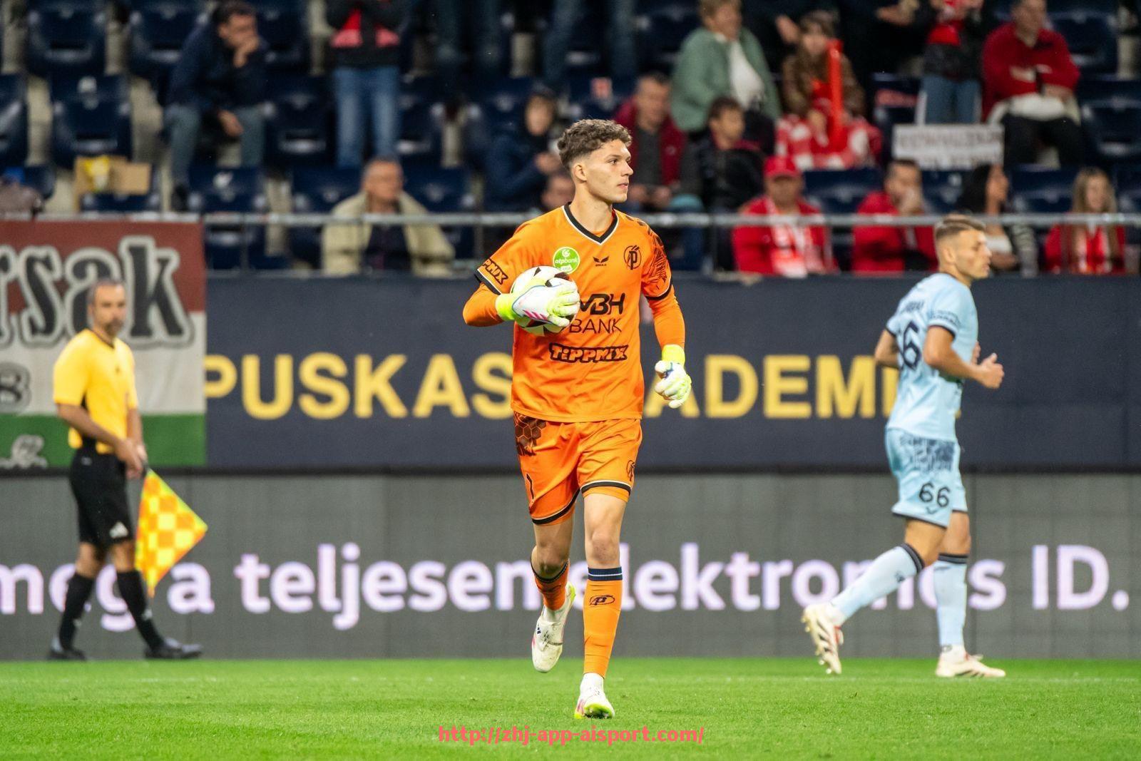 爱体育app-詹姆斯·哈登在火箭队时期的表现与高光时刻